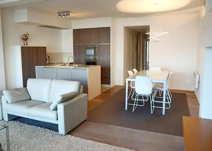 In Near The Marina 아파트 니우포르트